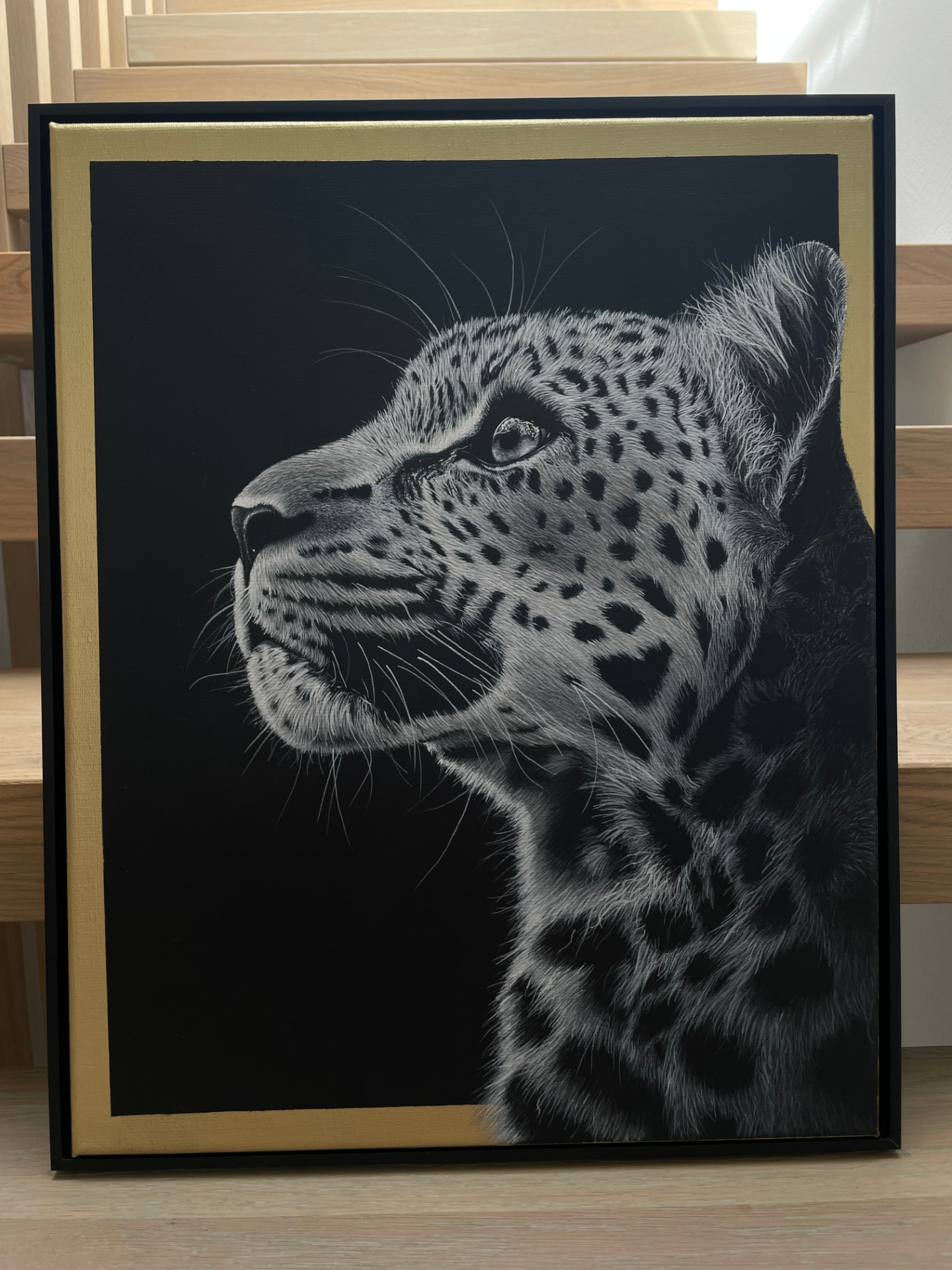 Black Leopard auf schwarzem Grund mit goldenem Rahmen, Black & White Collection, Original WILDHeART